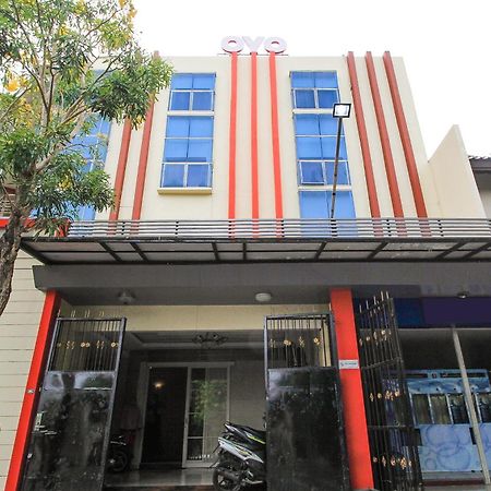 Super Oyo Capital O 175 K-60 Residence Surabaya Buitenkant foto