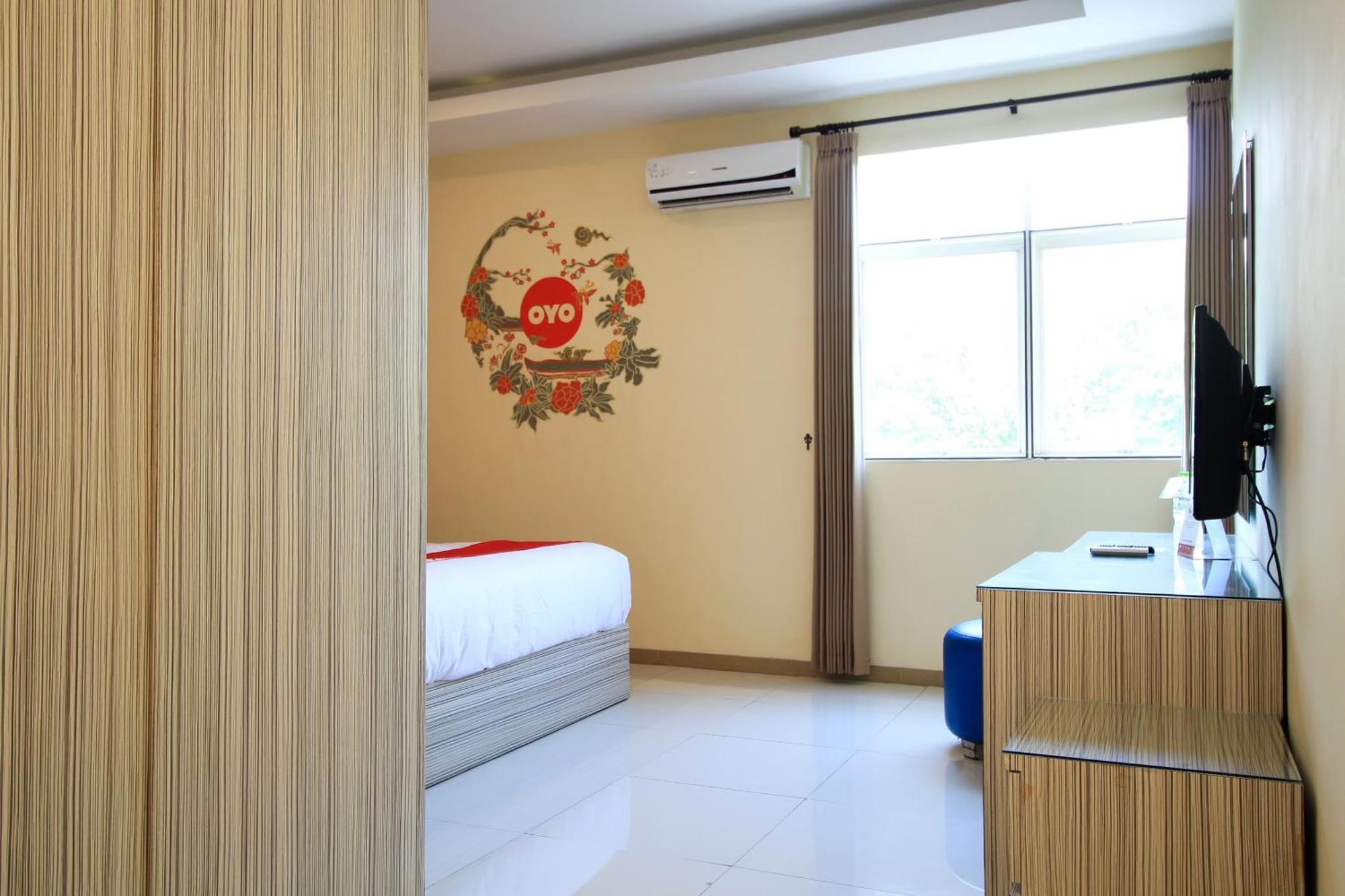 Super Oyo Capital O 175 K-60 Residence Surabaya Buitenkant foto