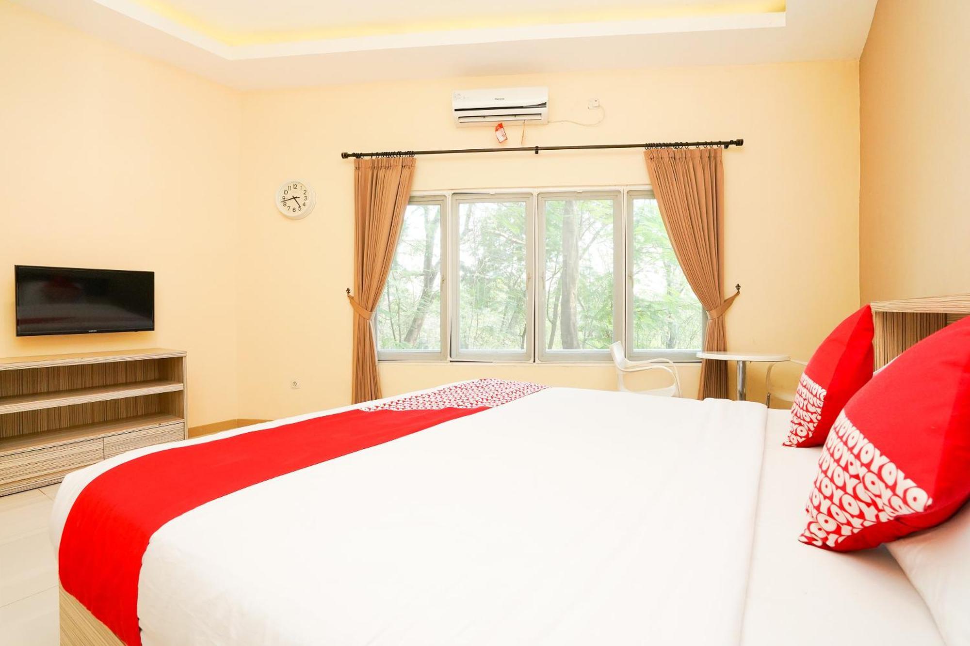 Super Oyo Capital O 175 K-60 Residence Surabaya Buitenkant foto