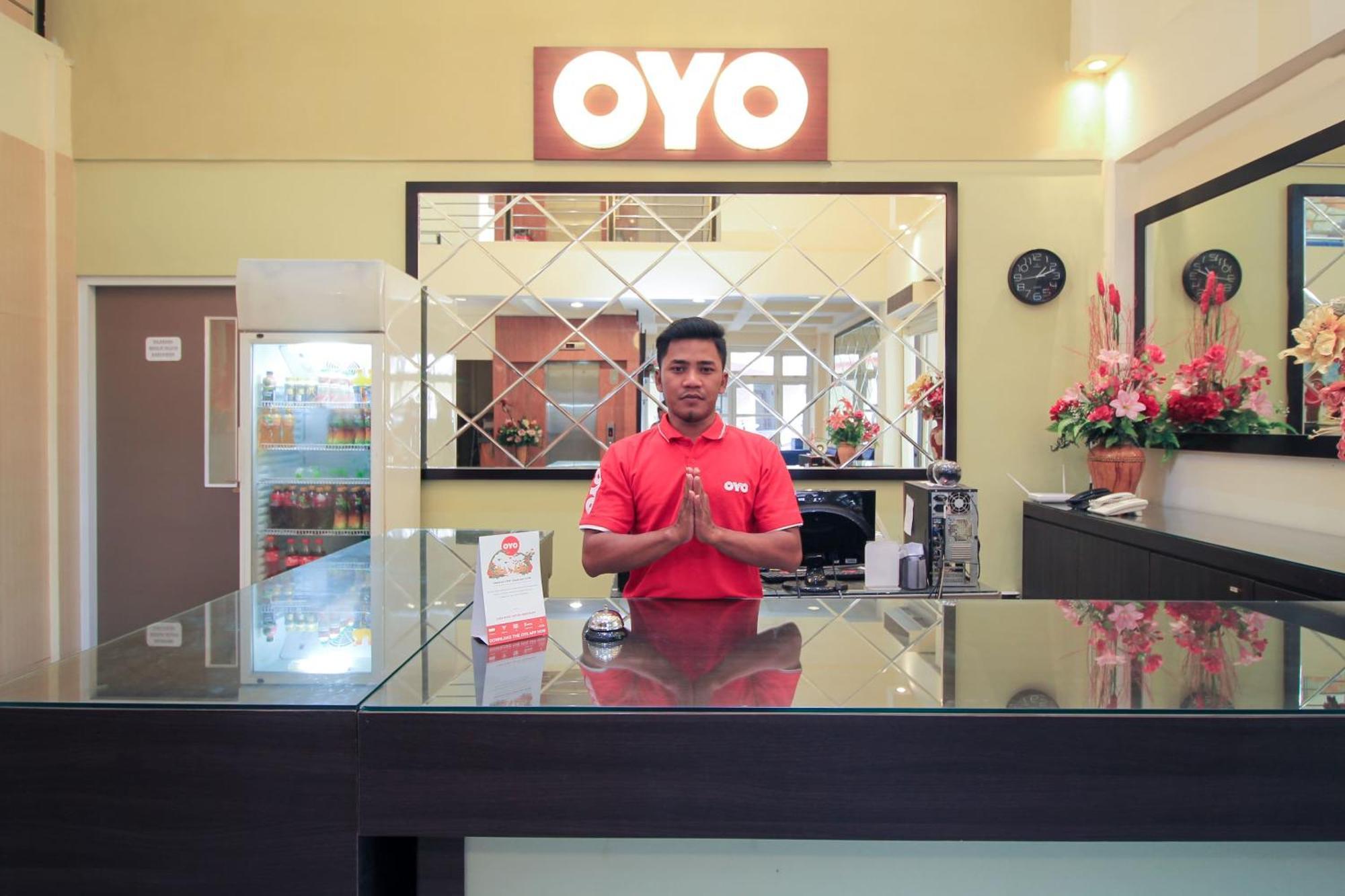Super Oyo Capital O 175 K-60 Residence Surabaya Buitenkant foto