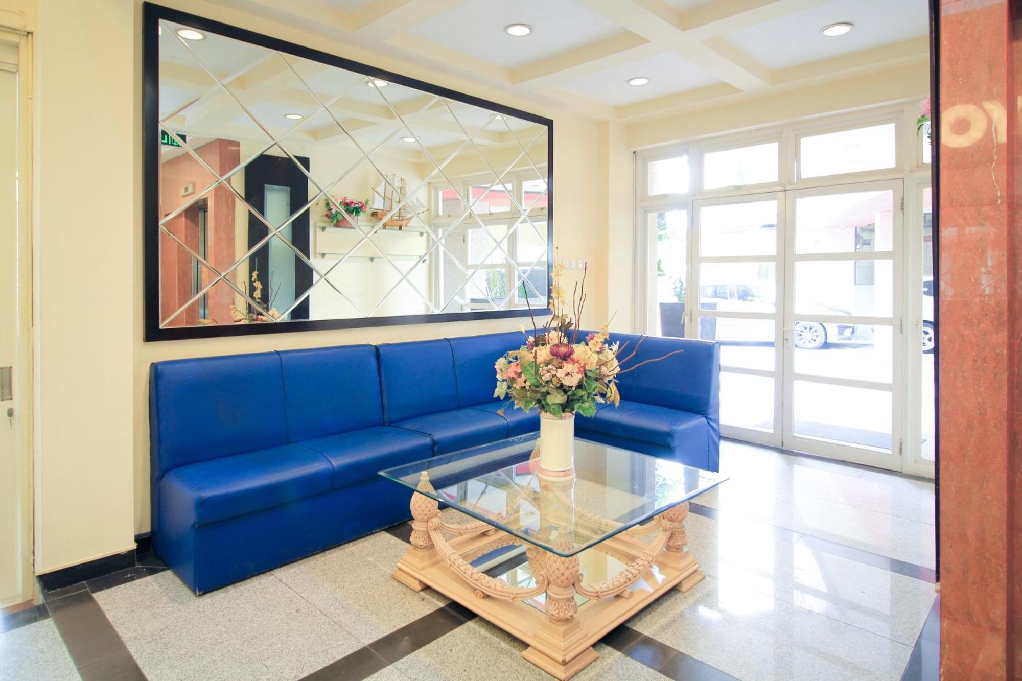 Super Oyo Capital O 175 K-60 Residence Surabaya Buitenkant foto