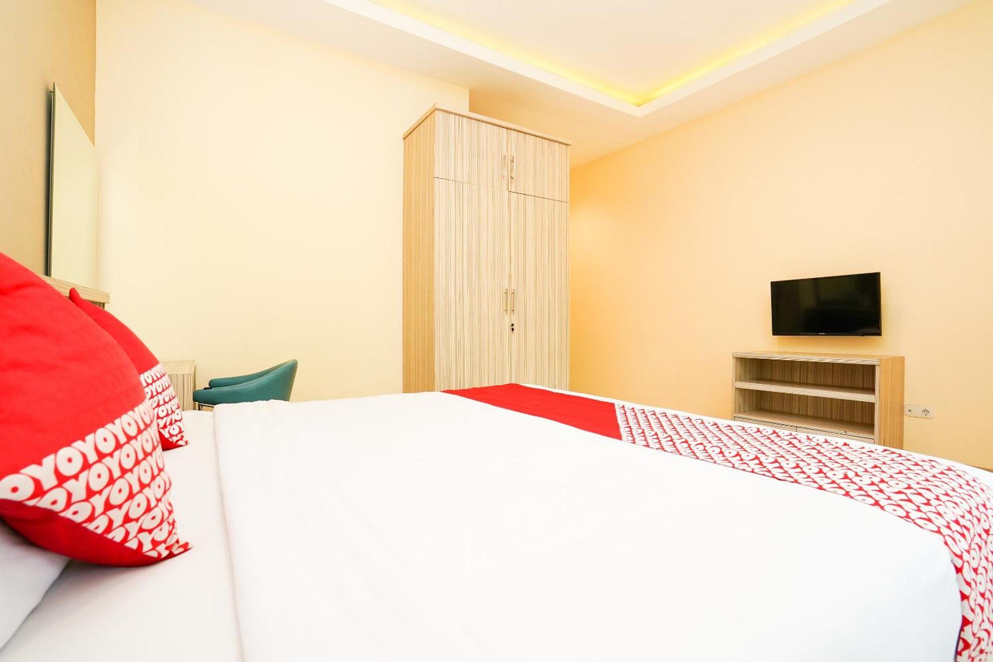 Super Oyo Capital O 175 K-60 Residence Surabaya Buitenkant foto