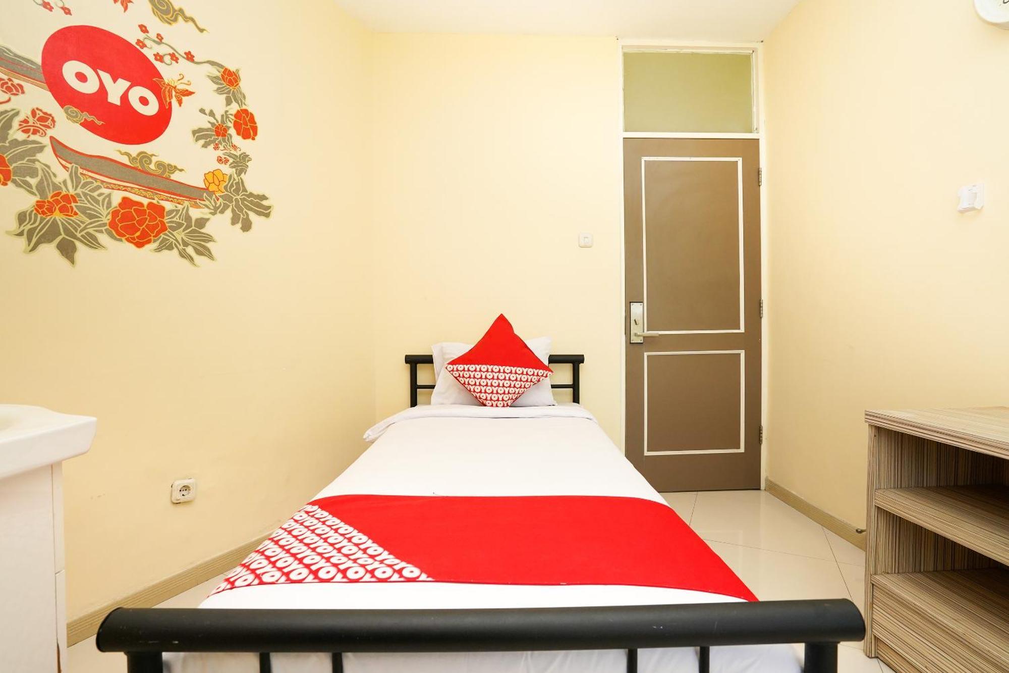 Super Oyo Capital O 175 K-60 Residence Surabaya Buitenkant foto