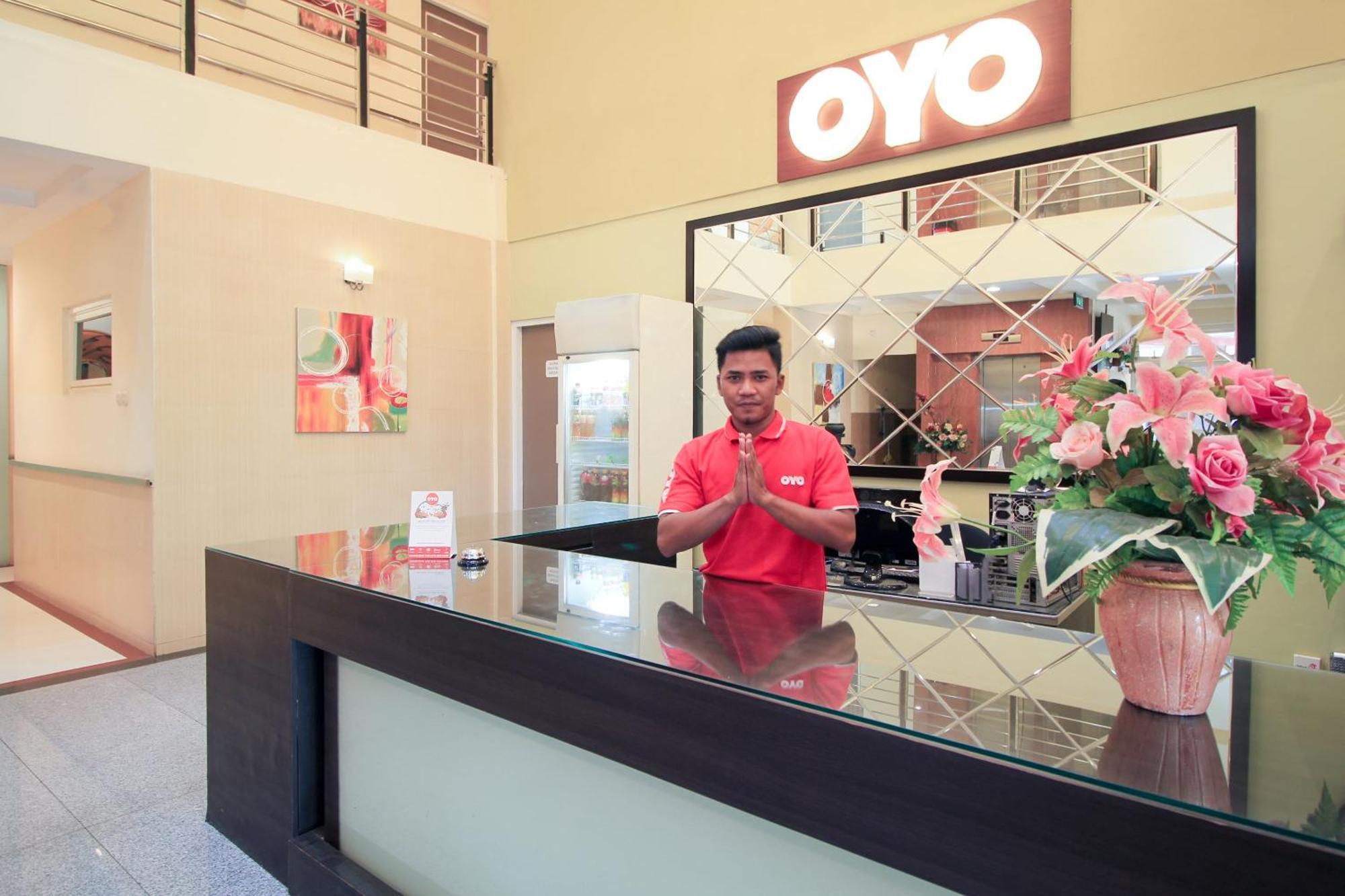 Super Oyo Capital O 175 K-60 Residence Surabaya Buitenkant foto