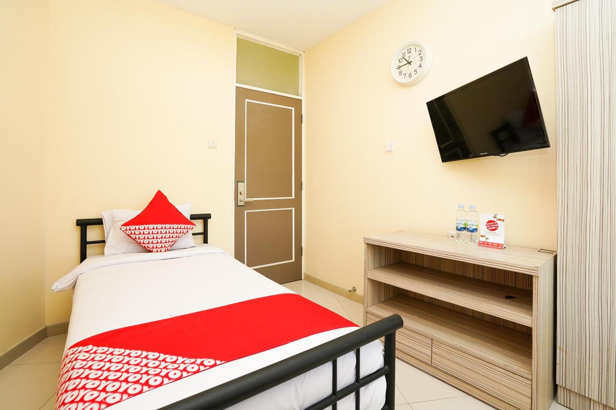 Super Oyo Capital O 175 K-60 Residence Surabaya Buitenkant foto