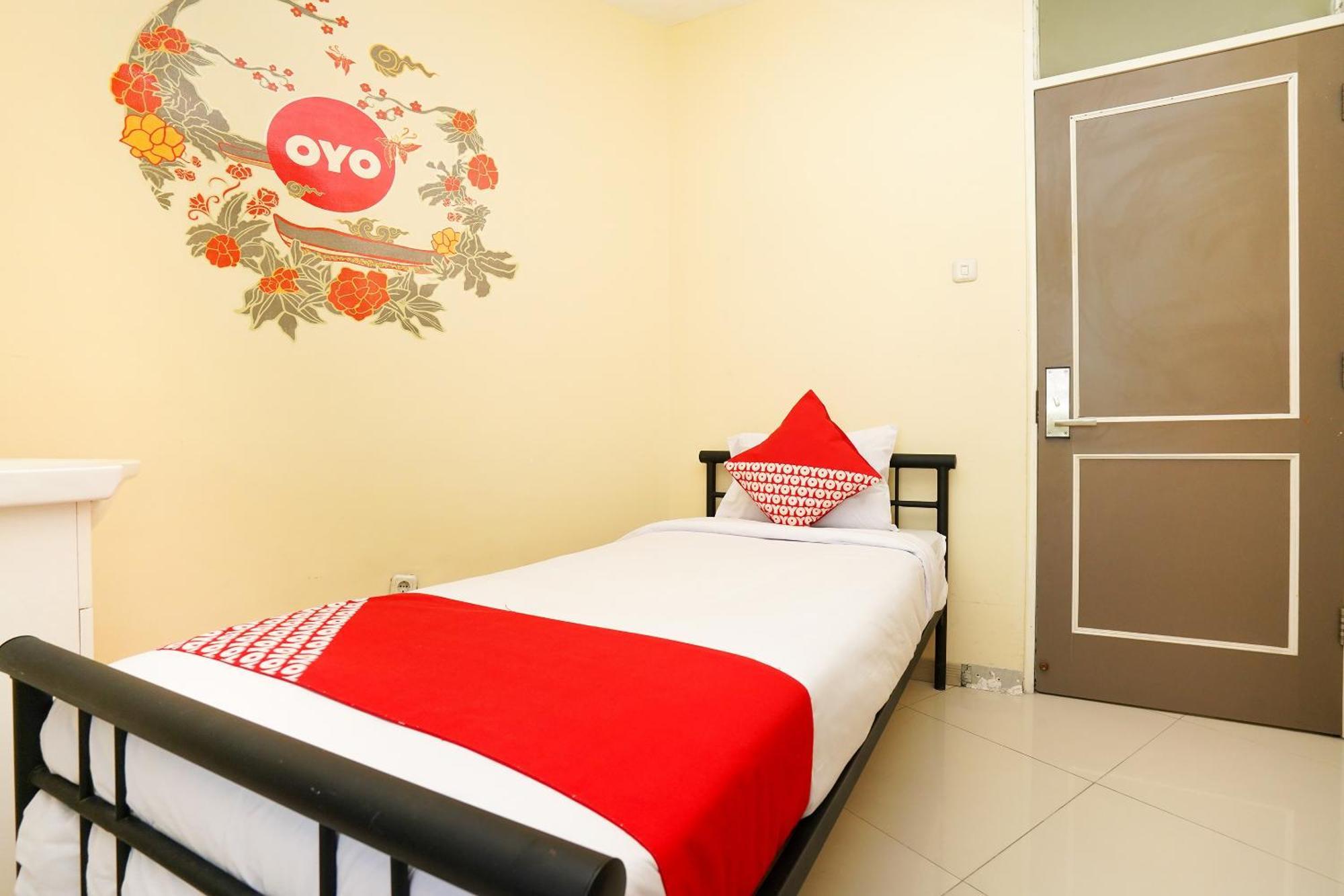Super Oyo Capital O 175 K-60 Residence Surabaya Buitenkant foto
