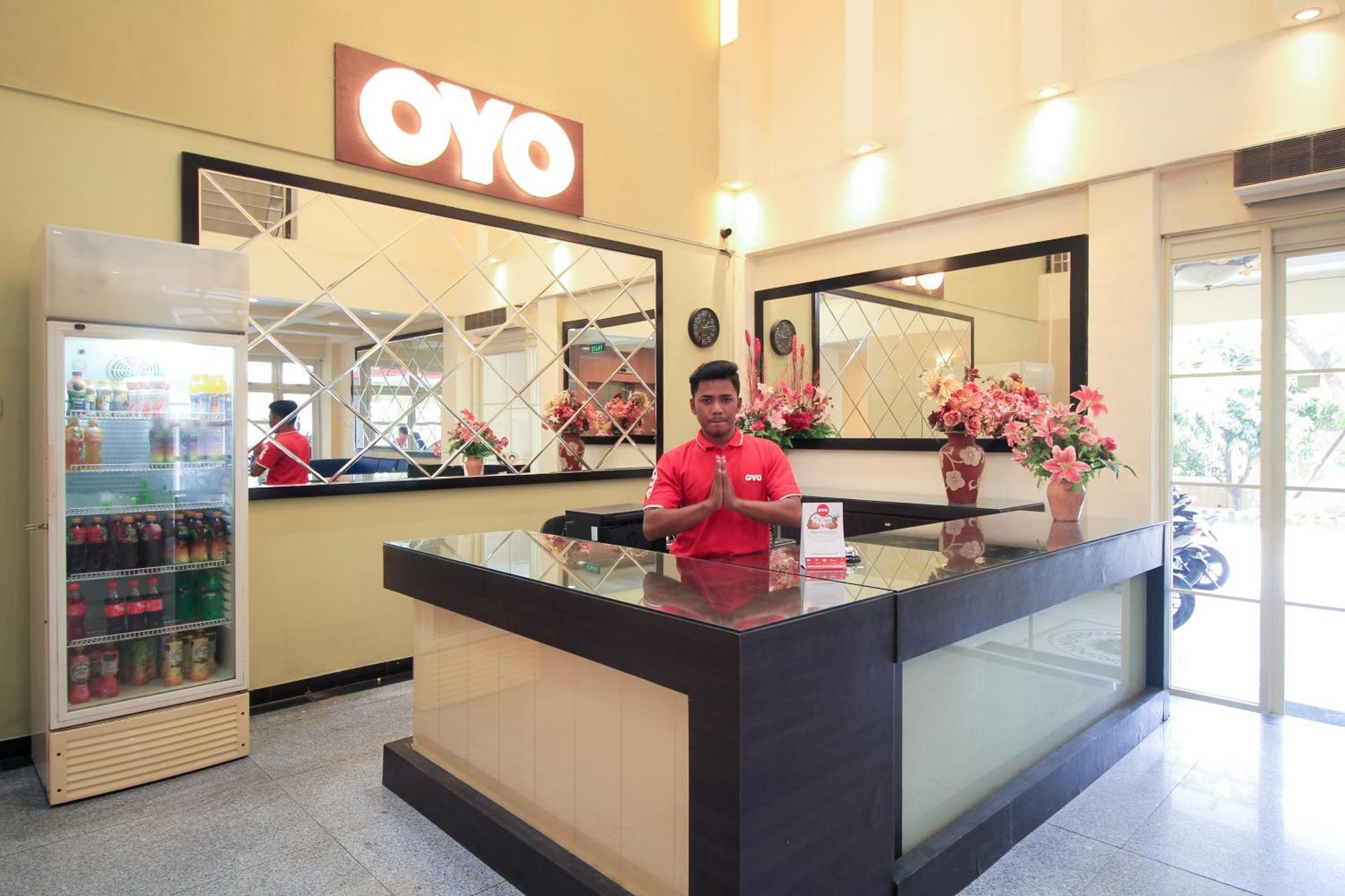 Super Oyo Capital O 175 K-60 Residence Surabaya Buitenkant foto