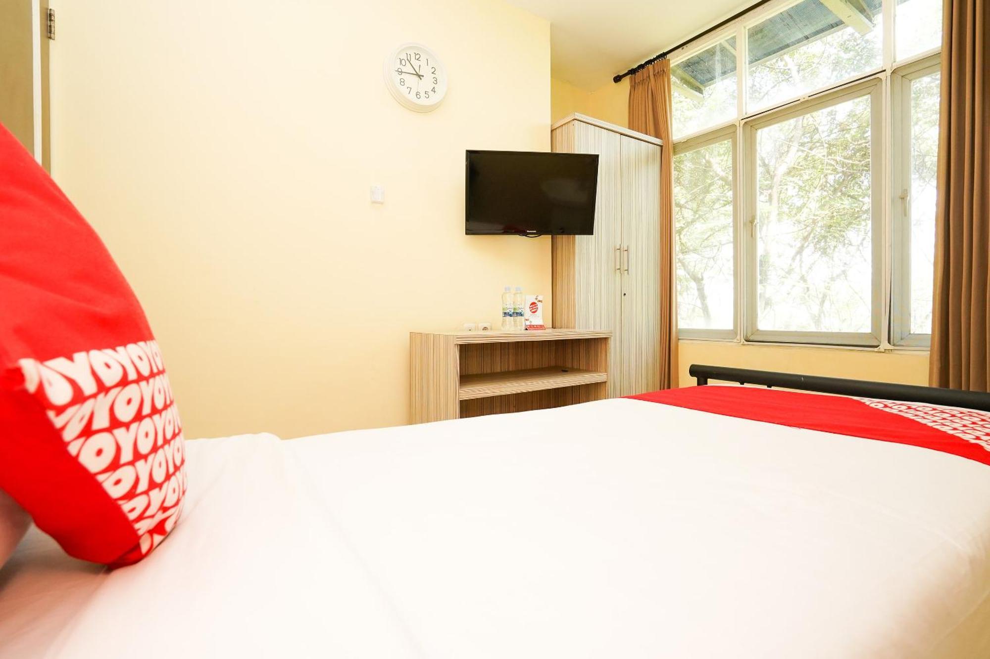 Super Oyo Capital O 175 K-60 Residence Surabaya Buitenkant foto