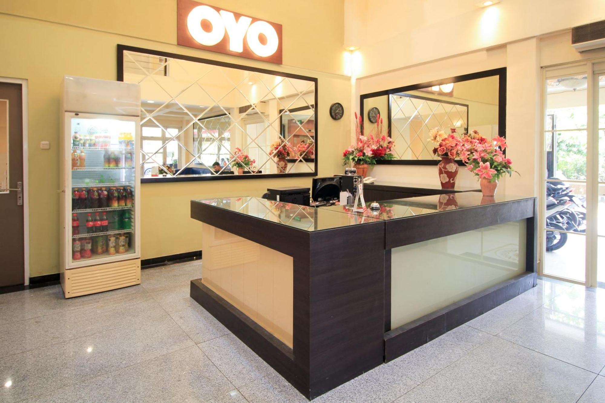 Super Oyo Capital O 175 K-60 Residence Surabaya Buitenkant foto