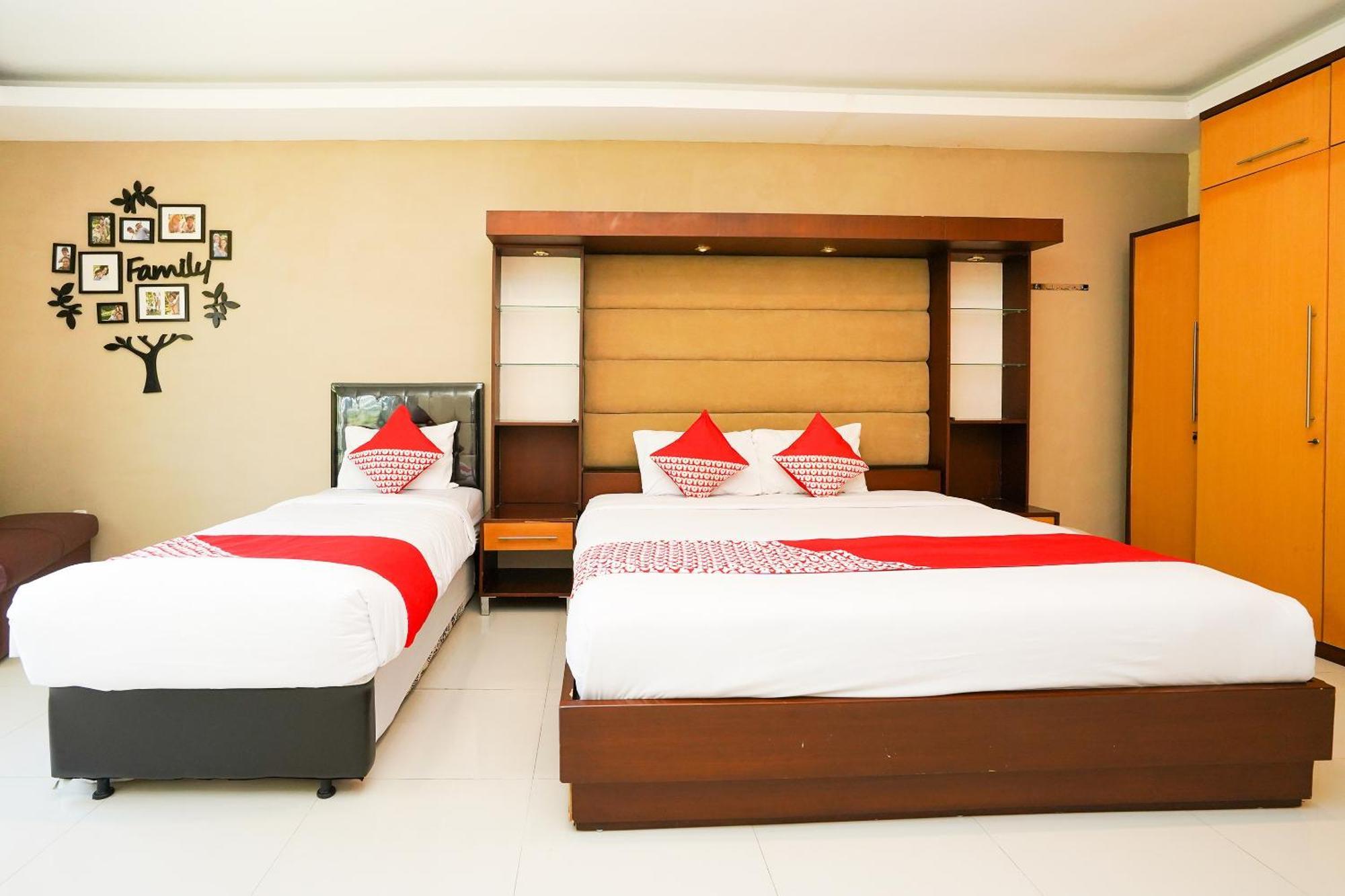 Super Oyo Capital O 175 K-60 Residence Surabaya Buitenkant foto