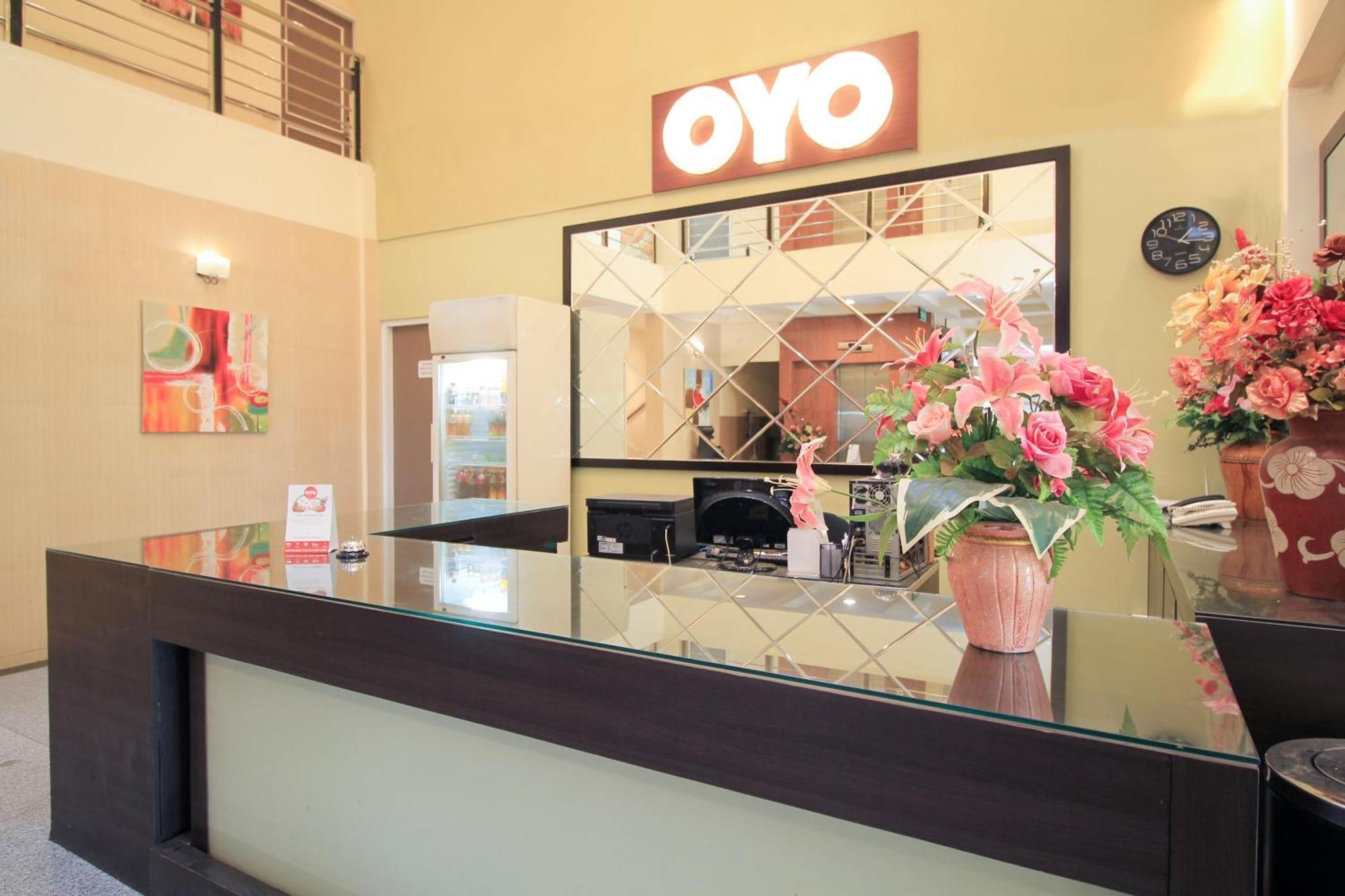 Super Oyo Capital O 175 K-60 Residence Surabaya Buitenkant foto