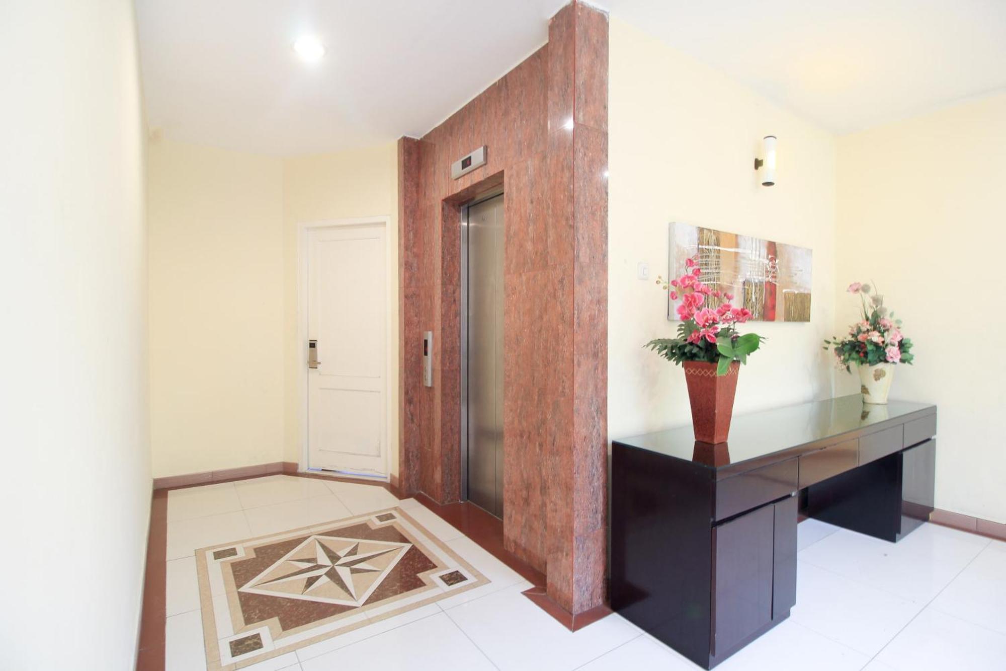 Super Oyo Capital O 175 K-60 Residence Surabaya Buitenkant foto