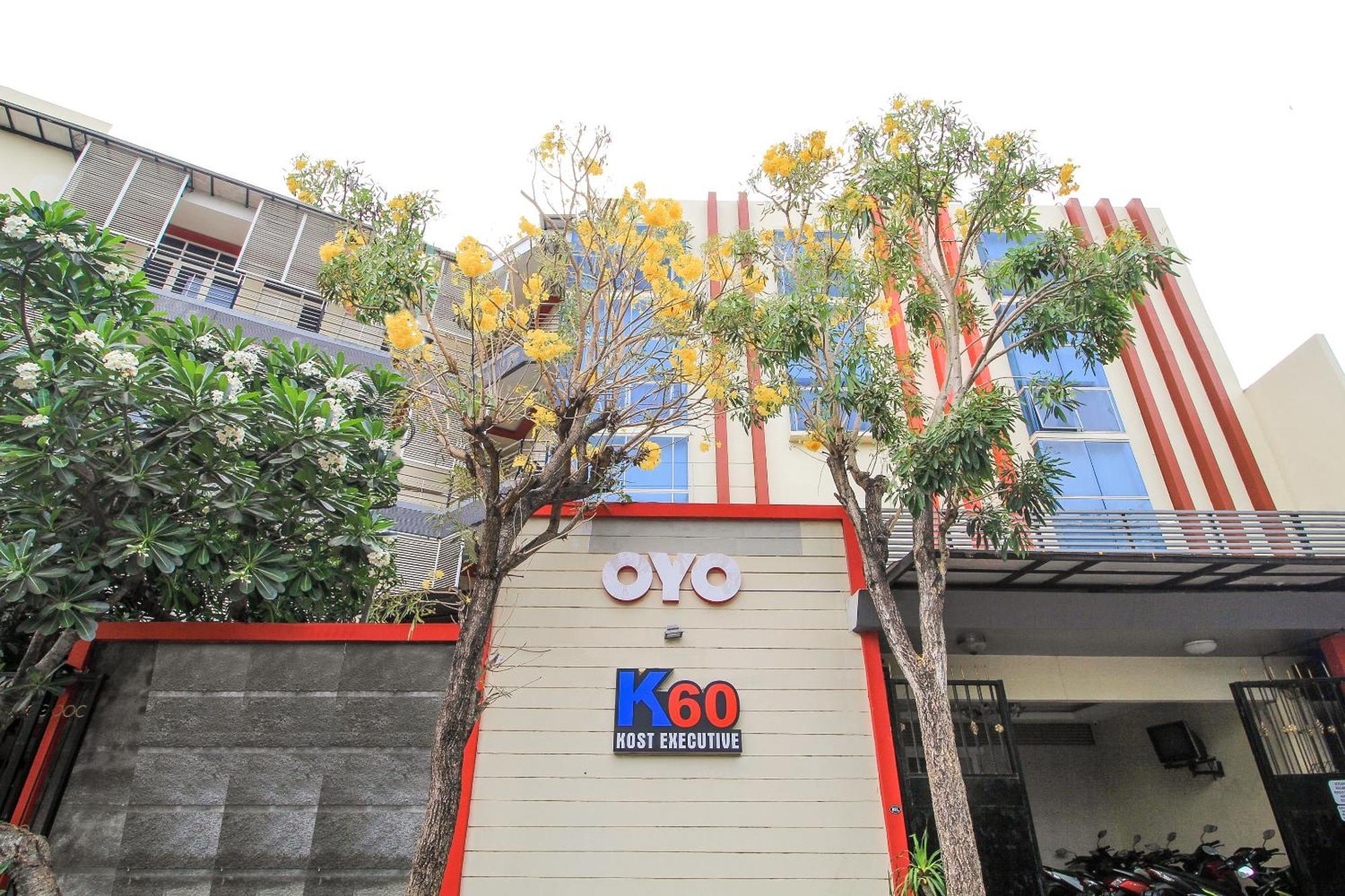 Super Oyo Capital O 175 K-60 Residence Surabaya Buitenkant foto