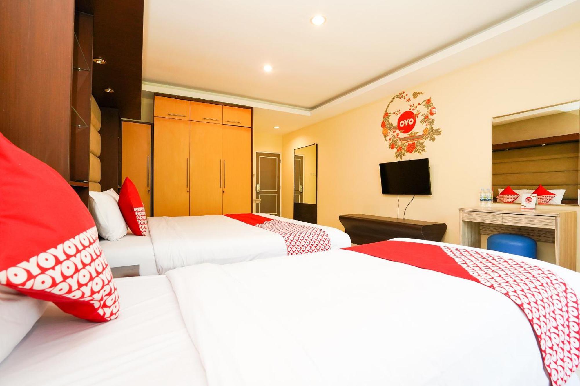 Super Oyo Capital O 175 K-60 Residence Surabaya Buitenkant foto